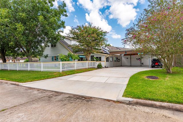 1902 Port Royal Drive, Nassau Bay, TX 77058