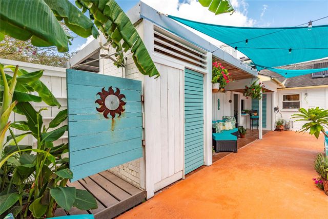 1902 Port Royal Drive, Nassau Bay, TX 77058