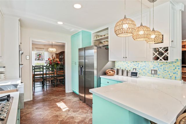 1902 Port Royal Drive, Nassau Bay, TX 77058