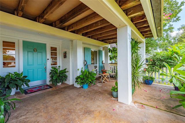 1902 Port Royal Drive, Nassau Bay, TX 77058