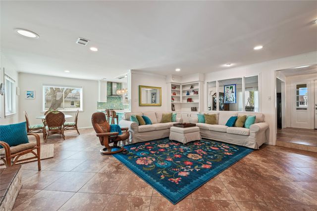 1902 Port Royal Drive, Nassau Bay, TX 77058