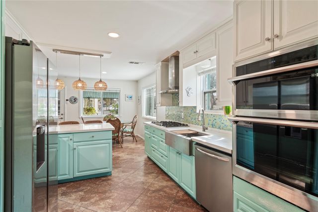 1902 Port Royal Drive, Nassau Bay, TX 77058