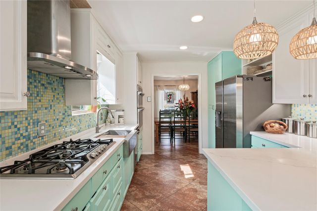 1902 Port Royal Drive, Nassau Bay, TX 77058