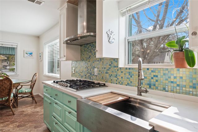 1902 Port Royal Drive, Nassau Bay, TX 77058