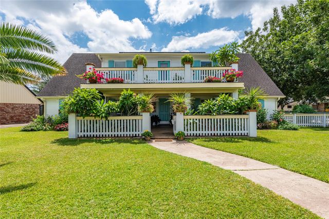 1902 Port Royal Drive, Nassau Bay, TX 77058