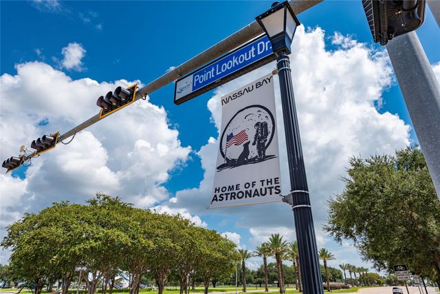 1902 Port Royal Drive, Nassau Bay, TX 77058