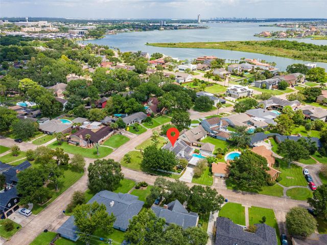 1902 Port Royal Drive, Nassau Bay, TX 77058