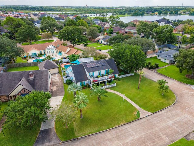 1902 Port Royal Drive, Nassau Bay, TX 77058