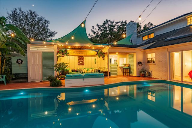 1902 Port Royal Drive, Nassau Bay, TX 77058