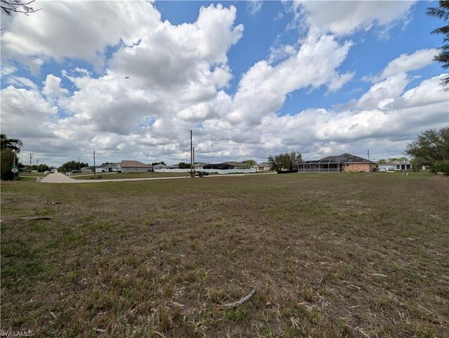 3317 NE 15th PL, Cape Coral, FL 33909