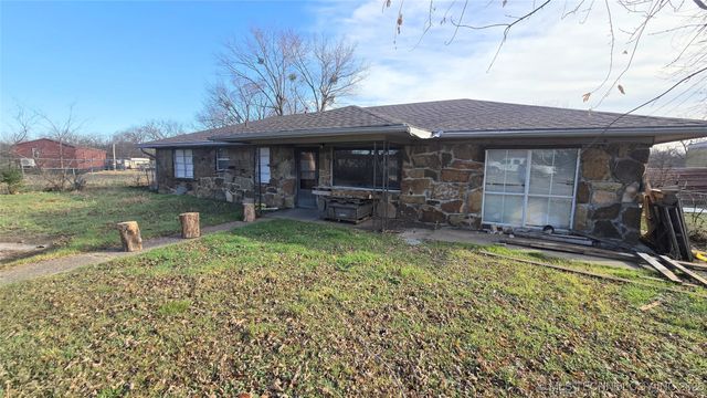 303 Chickasaw Street, Savanna, OK 74565