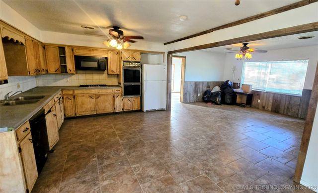 303 Chickasaw Street, Savanna, OK 74565