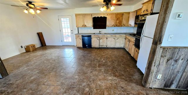 303 Chickasaw Street, Savanna, OK 74565