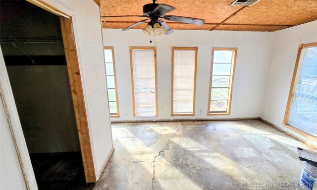 303 Chickasaw Street, Savanna, OK 74565