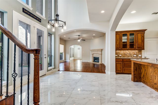 818 La Cima, Irving, TX 75039