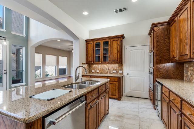 818 La Cima, Irving, TX 75039
