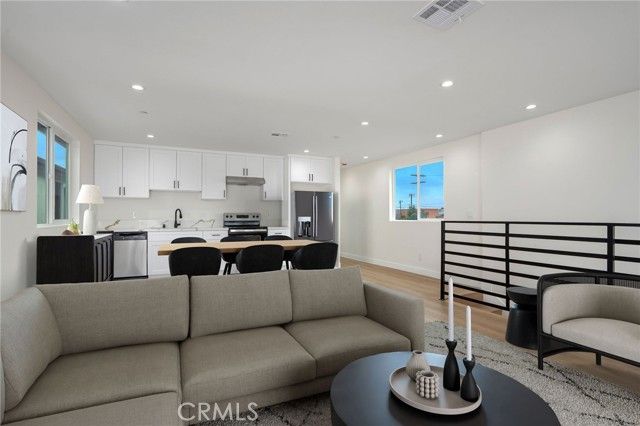 10907 S Main Street, Los Angeles, CA 90061