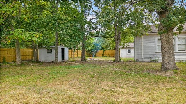 335 N Robb Street, Trinity, TX 75862