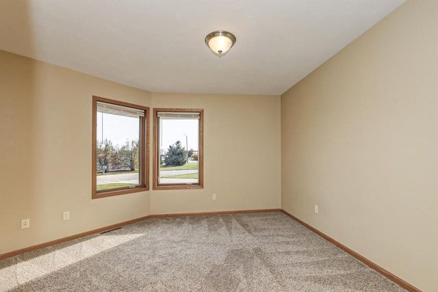 1690 GATEWAY MEADOWS LANE, Neenah, WI 54956