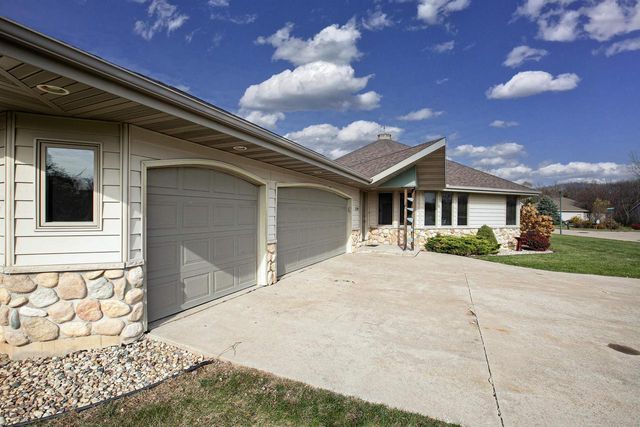 1690 GATEWAY MEADOWS LANE, Neenah, WI 54956