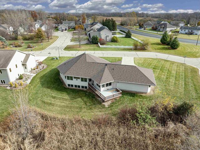 1690 GATEWAY MEADOWS LANE, Neenah, WI 54956