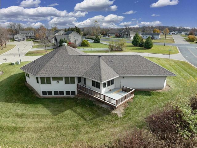 1690 GATEWAY MEADOWS LANE, Neenah, WI 54956