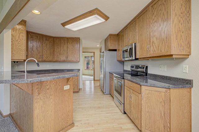 1690 GATEWAY MEADOWS LANE, Neenah, WI 54956