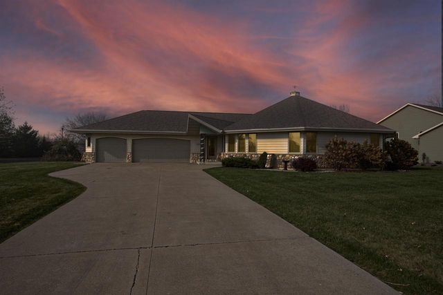 1690 GATEWAY MEADOWS LANE, Neenah, WI 54956