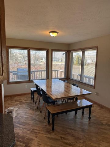 1690 GATEWAY MEADOWS LANE, Neenah, WI 54956