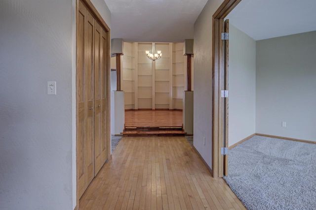 1690 GATEWAY MEADOWS LANE, Neenah, WI 54956