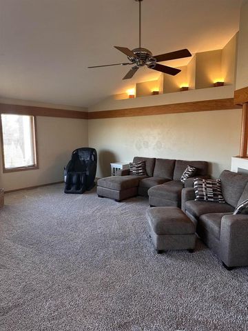 1690 GATEWAY MEADOWS LANE, Neenah, WI 54956