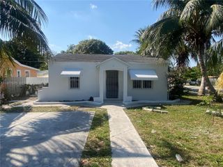 894 NW 108th St 1, Miami, FL 33168