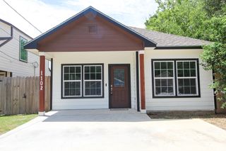 1102 4th ST, Lockhart, TX 78644