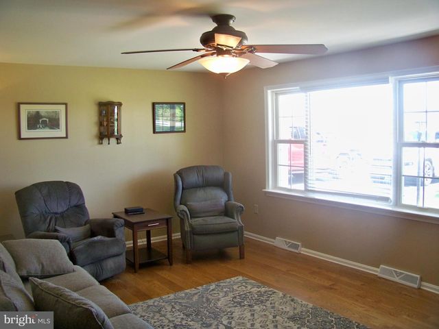 32 GREEN ACRE RD, Lititz, PA 17543