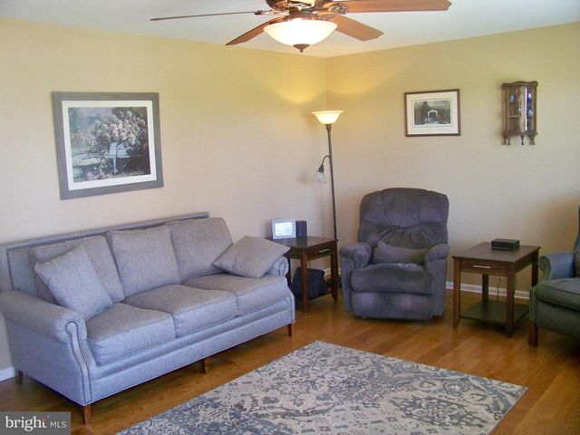 32 GREEN ACRE RD, Lititz, PA 17543