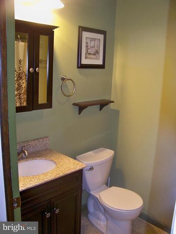 32 GREEN ACRE RD, Lititz, PA 17543