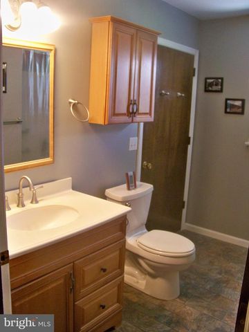 32 GREEN ACRE RD, Lititz, PA 17543