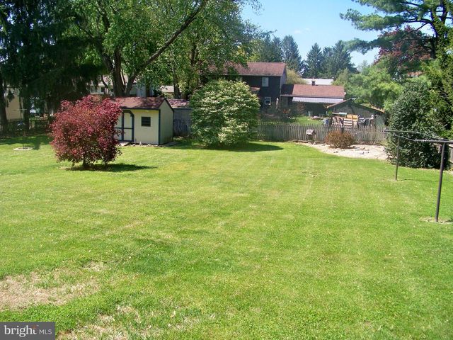 32 GREEN ACRE RD, Lititz, PA 17543