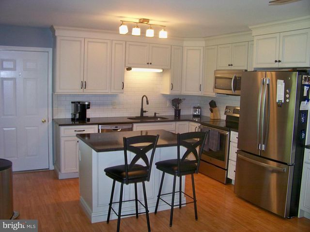 32 GREEN ACRE RD, Lititz, PA 17543