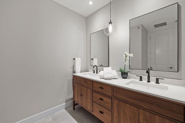 2216 Thornton RD 431, Austin, TX 78704