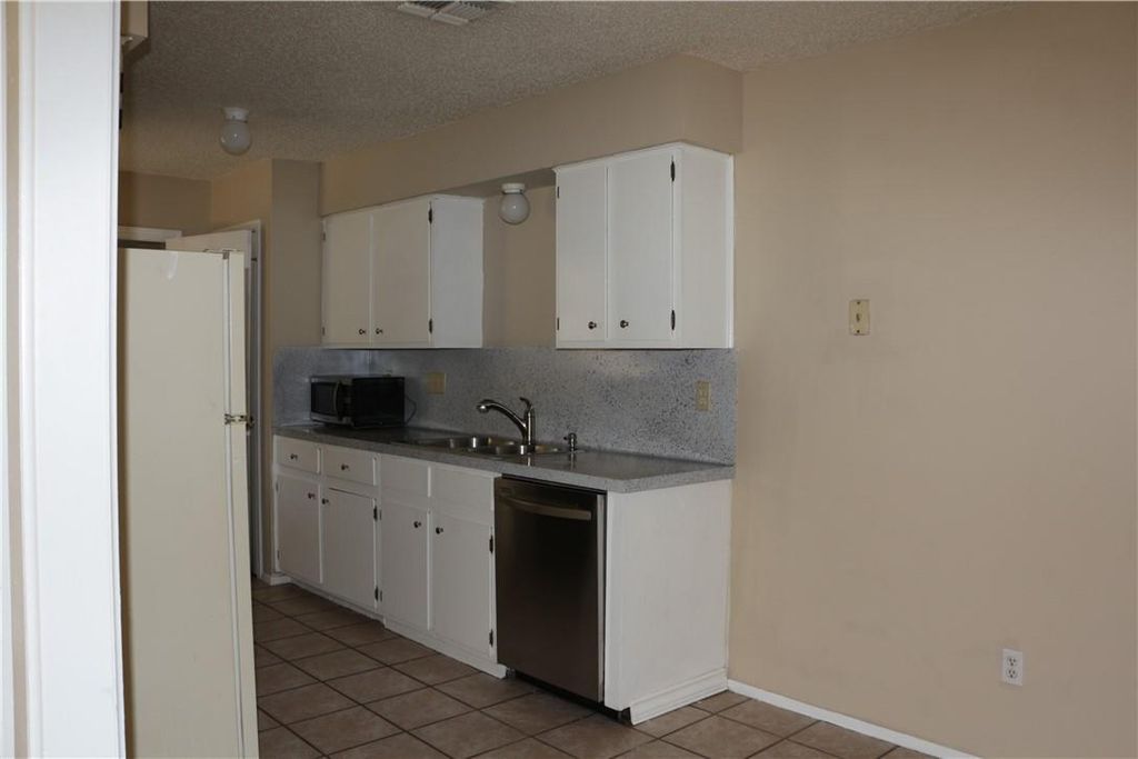 4003 StoneBridge DR B, Round Rock, TX 78681