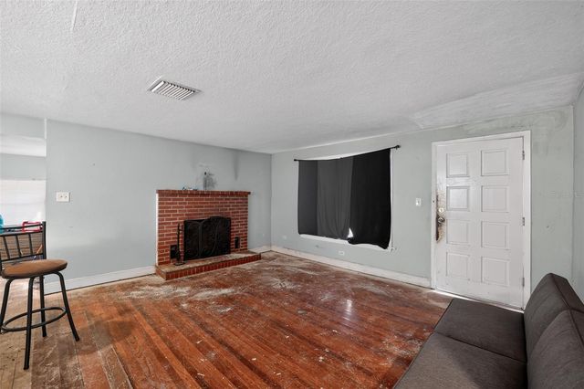 10109 MAIN STREET, Thonotosassa, FL 33592