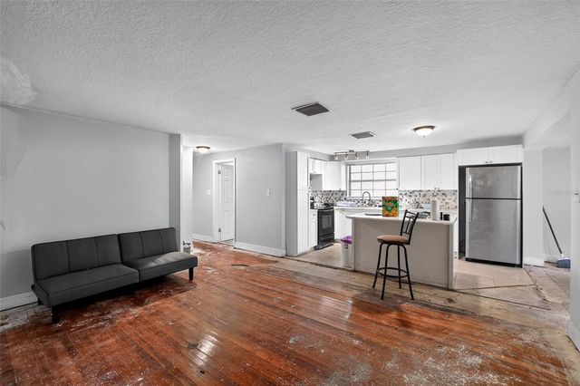 10109 MAIN STREET, Thonotosassa, FL 33592