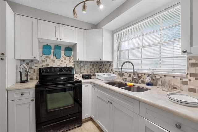 10109 MAIN STREET, Thonotosassa, FL 33592