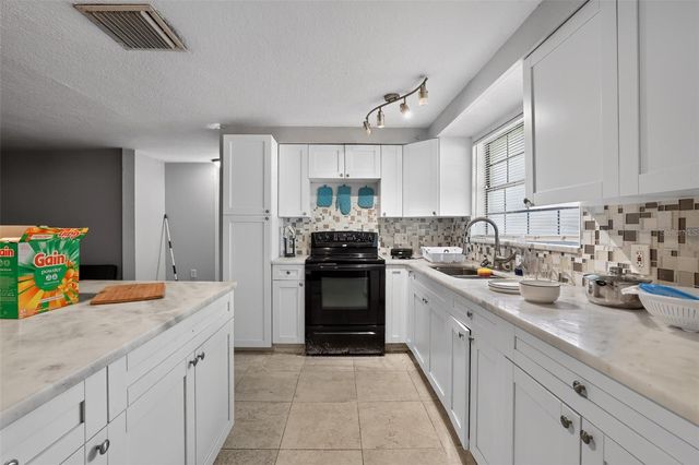 10109 MAIN STREET, Thonotosassa, FL 33592
