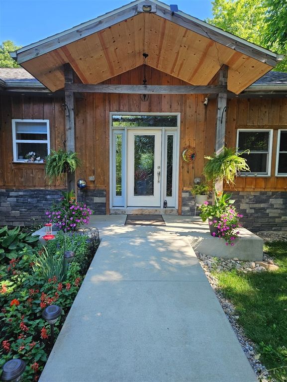 23536 Forest Shores Drive, Cassopolis, MI 49031