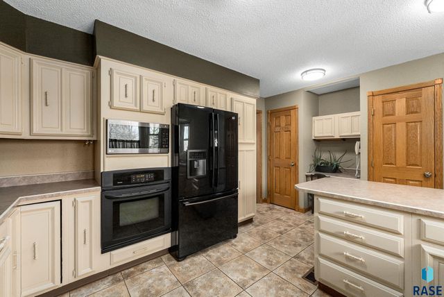 208 E 7th St Street, Crooks, SD 57020