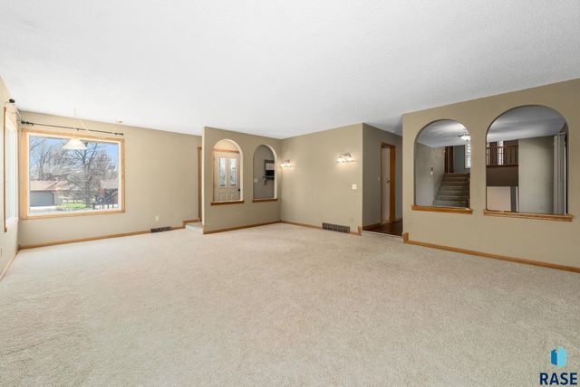 208 E 7th St Street, Crooks, SD 57020