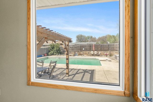 208 E 7th St Street, Crooks, SD 57020