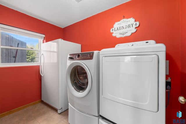 208 E 7th St Street, Crooks, SD 57020